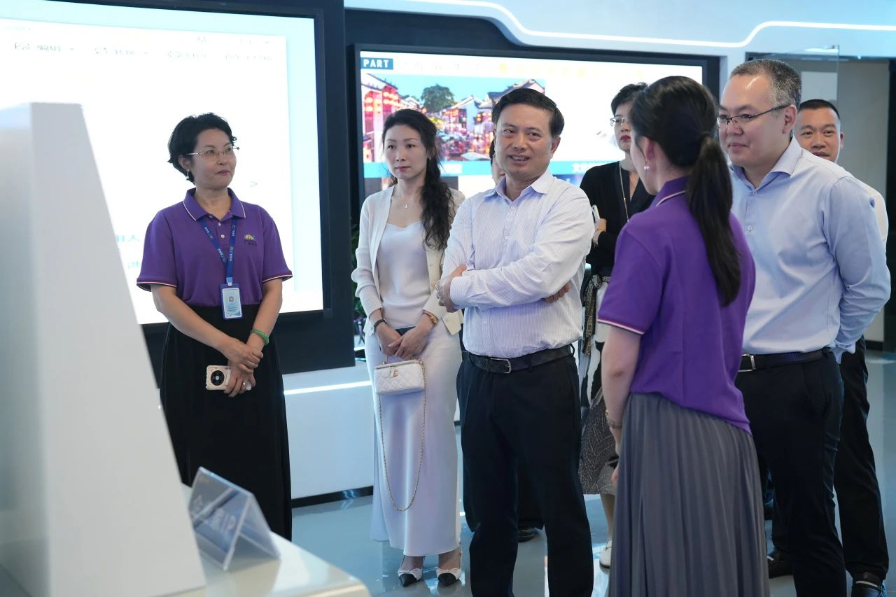 民盈集团、天安数码城辅导一行光临J9集团集团参观互换