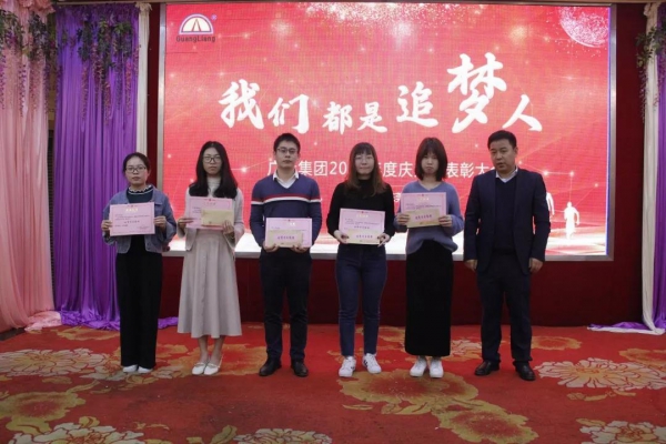 一名党员，就是一面鲜红的旗号